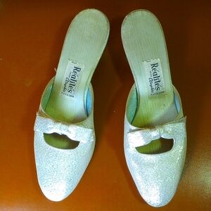 Oomphies, Size 7.5 Narrow, Silver Slip-On Shoes with Bow, Realties, 1.5 in Heels
